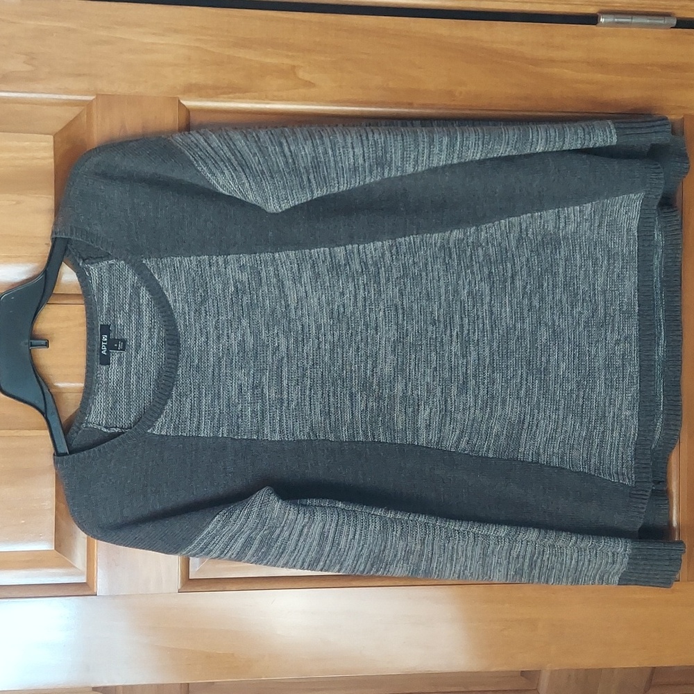 Apt. 9 Two-Tone Gray Colorblock Crew Neck Soft Sweater Size Small, Like New
